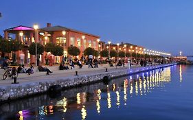 Seaside Apartment In Flisvos Marina